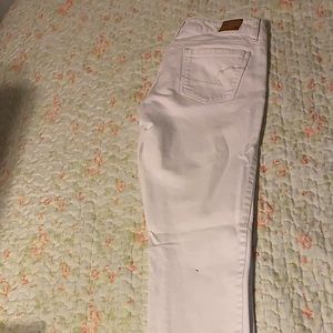 White American Eagle skinny jeans